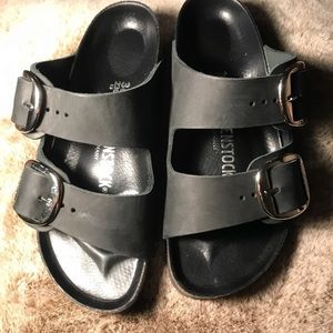 Birkenstock 
Arizona Big Buckle
Oiled Leather